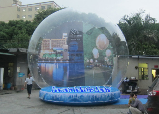 Holiday Backdrop Inflatable Snow Globe PVC Tahan Lama Untuk Event Promosi