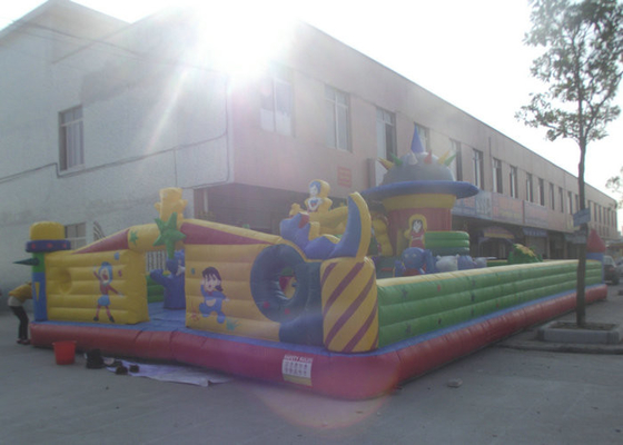 Taman Hiburan Inflatable yang sangat besar Bahan Keselamatan Tinggi Berkuncang Juming Castle