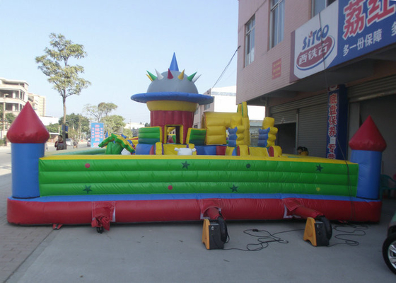 Taman Hiburan Inflatable yang sangat besar Bahan Keselamatan Tinggi Berkuncang Juming Castle