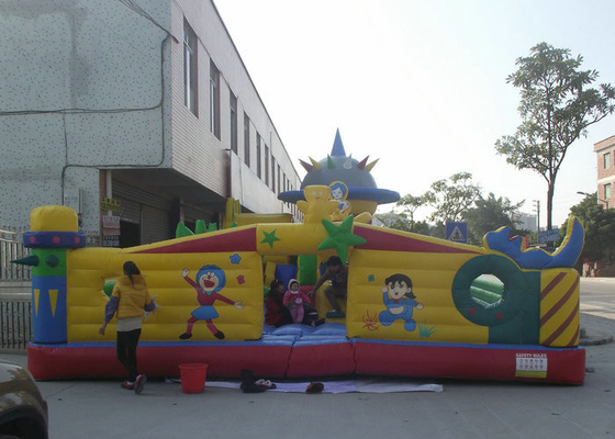 Taman Hiburan Inflatable yang sangat besar Bahan Keselamatan Tinggi Berkuncang Juming Castle