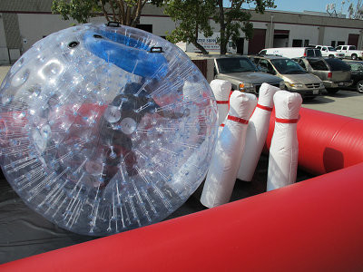Fleksibilitas yang sangat baik Mainan Olahraga tiup Tahan lama Ritsleting Game Bowling Inflatable