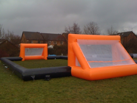 Mainan Olahraga Inflatable Outdoor Interaktif 0.55mm PVC Football Arena Playground