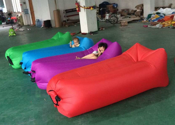 Mudah Carrying Inflatable Sofa Bed Colorful Printing Untuk Beach Resting
