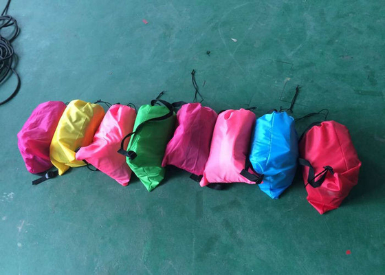 Mudah Carrying Inflatable Sofa Bed Colorful Printing Untuk Beach Resting