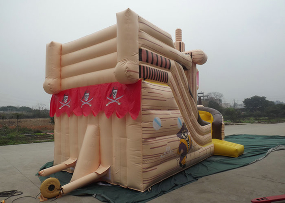 Kapal Pirate Berbentuk Inflatable Outdoor Toys Quadruple Stitching OEM Diterima