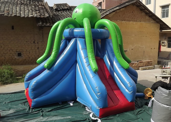 Green Octopus Giant Inflatable Slide Tempat Penarikan Pasukan Bertenaga Populer Di Bersama
