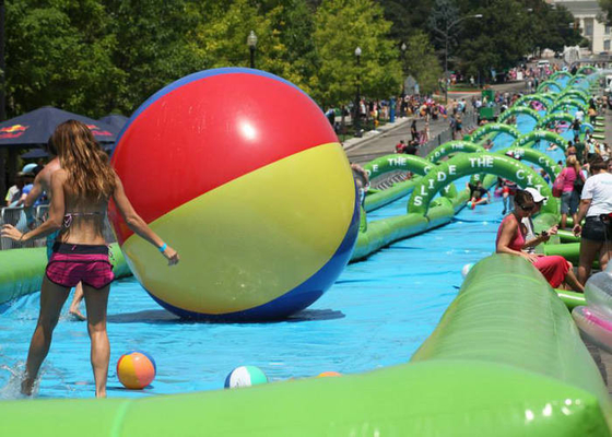 Slot Inflatable 50m Panjang Dan Slide Ramah Lingkungan Untuk Bermain di Luar Ruangan