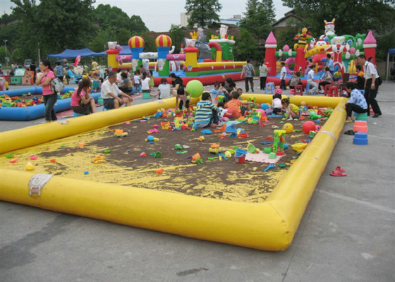 Kolam Renang Inflatable yang Disesuaikan 10mx6m Daya Tahan Tinggi untuk Memainkan Bola Air
