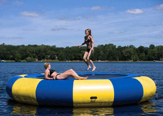 Anak-anak dan orang dewasa Mainan Air Inflatable PVC Floating Trampoline OEM / ODM Diterima