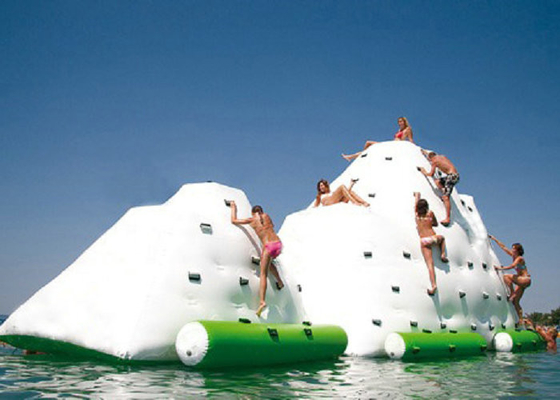 Logo Printed Inflatable Water Toys Fixed Strong Hooks Nyaman Untuk Panjat Tebing