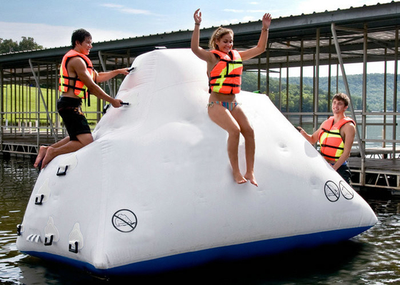 Logo Printed Inflatable Water Toys Fixed Strong Hooks Nyaman Untuk Panjat Tebing