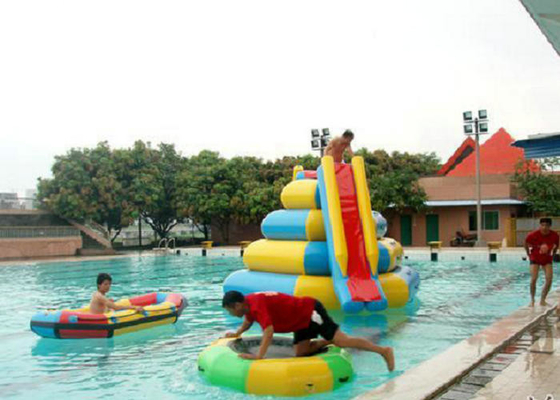 Memimpin Tabung Tabung Inflatable Gratis, Mainan Air Blow Up 4mx4mx4m Ketahanan Tinggi