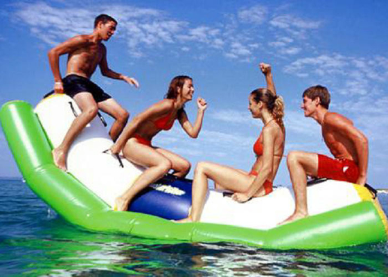 PVC Tarpaulin Inflatable Water Toys Seesaw Pool Float Untuk Amusement Park