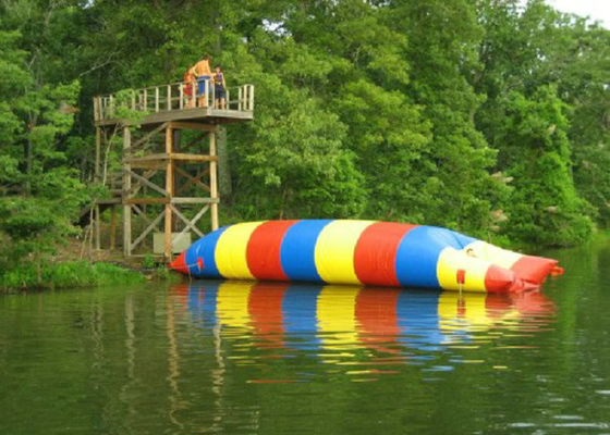 Pelangi Pencetakan Mainan Air Inflatable Peluncuran Bantal UV Pelindung Air