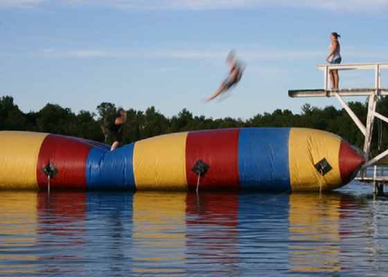 Pelangi Pencetakan Mainan Air Inflatable Peluncuran Bantal UV Pelindung Air