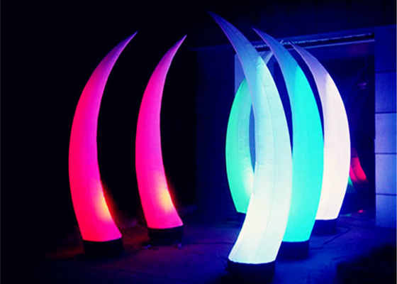 Tanduk Berbentuk Cahaya Up Inflatables Double Line Stitched Untuk Kinerja Tahap