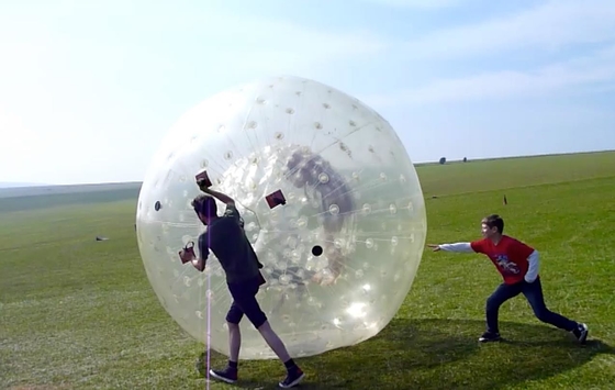 1.0mm PVC Human Inflatable Outdoor Toys 3 Lapisan Bahan Untuk Berjalan Di Dalam
