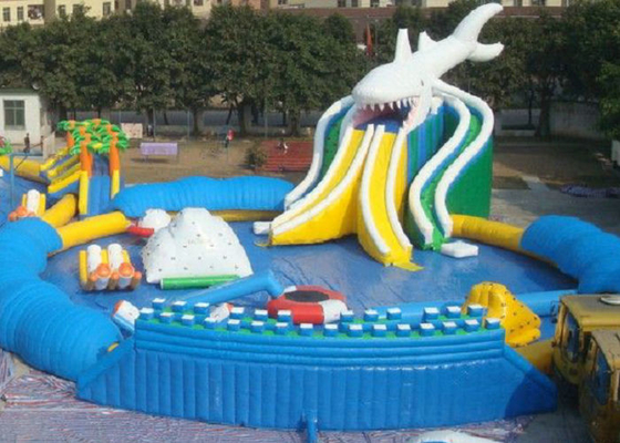 Outdoor PVC Inflatable Water Park OEM Disesuaikan Dengan Slide Air Kolam Renang
