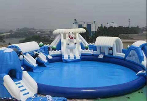 Logo Printing Inflatable Water Playground Puncture Resistant Non Stimulative Untuk Kulit