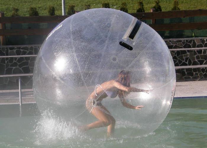 Aqua Walking Inflatable Outdoor Toys 1.0mm Tebal PVC / TPU Large Sized