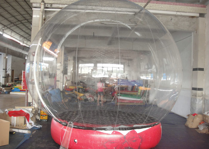 Warna Bergelombang Inflatable Snow Globe Tampilan Transparan CE Disetujui