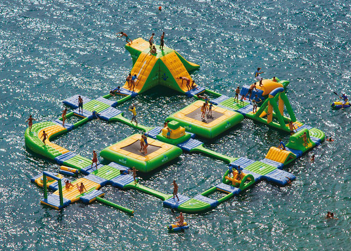 High Waterproof Bouncy Water Park, Taman Air Aqua Sports Water Corrosion Preventive